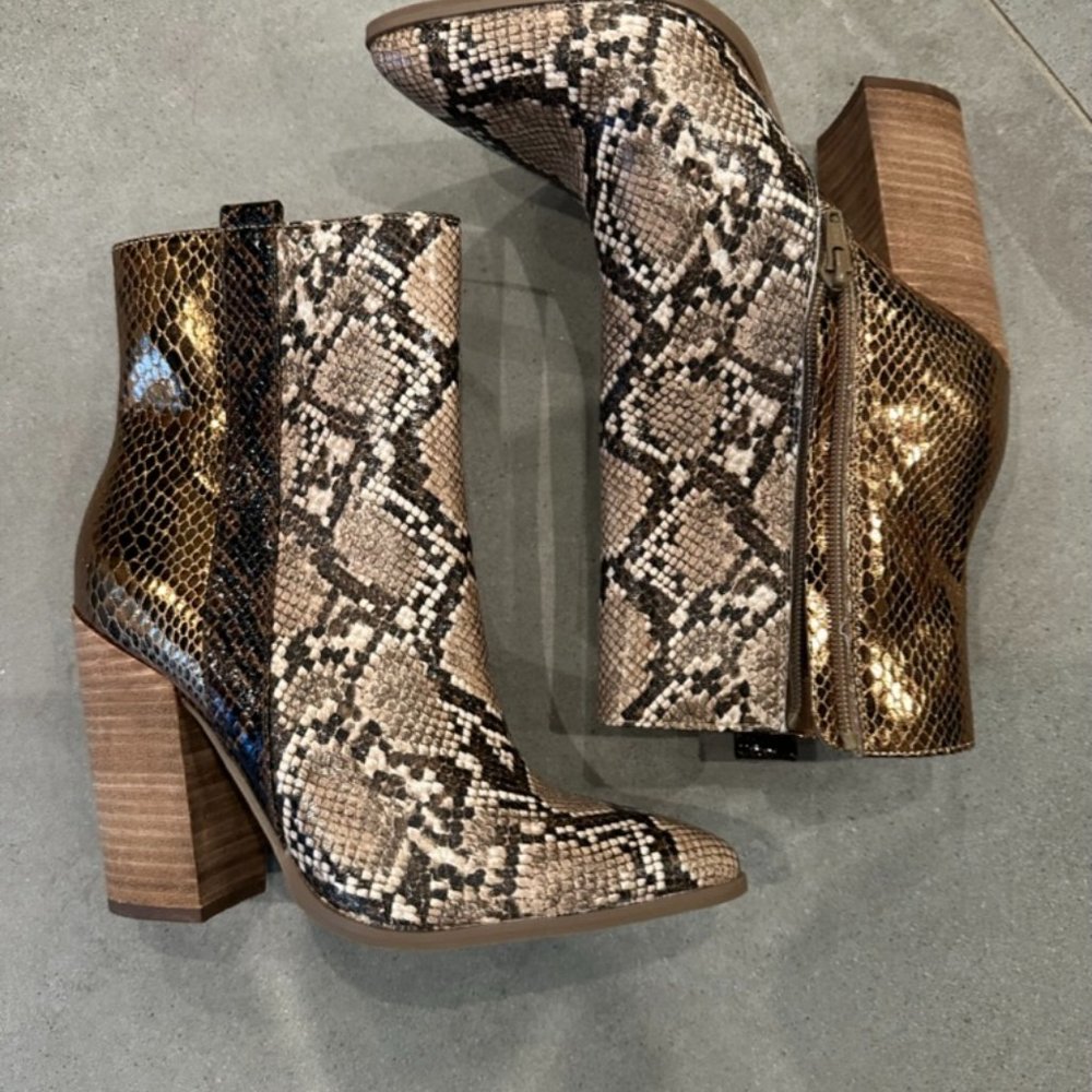 Dolce Vita Two-Toned Gold Snakeskin Boots NWOT (Size 8)